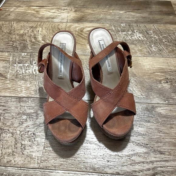 Diane Von Furstenberg Women's Sylvia Wedge - Picture 1 of 3